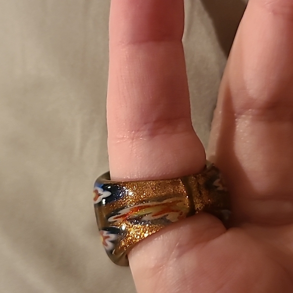 Glass ring with flowers - Picture 2 of 7